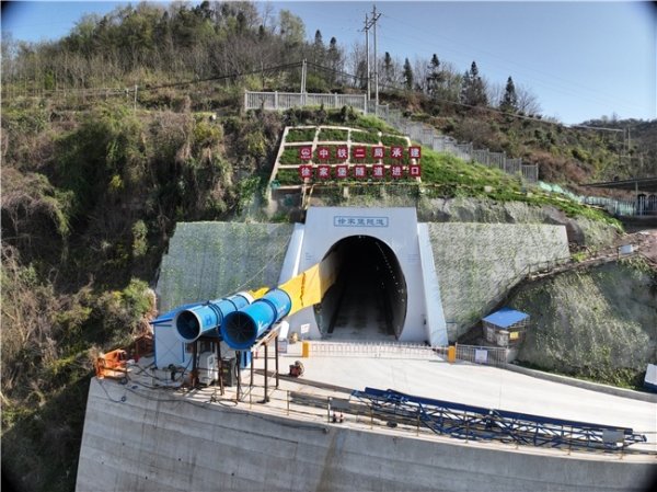 安全炒股股票配资门户 黄百铁路贵州段徐家堡隧道破千米大关